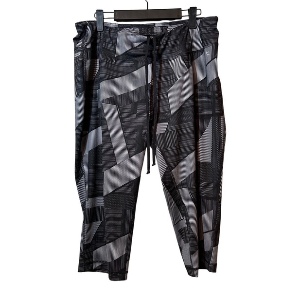 XL Women's Athletic Wear Bundle – Danskin, All in Motion, Soothfeel (5 Pieces) - Picture 5 of 16